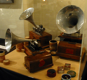 Path&eacute; phonographs